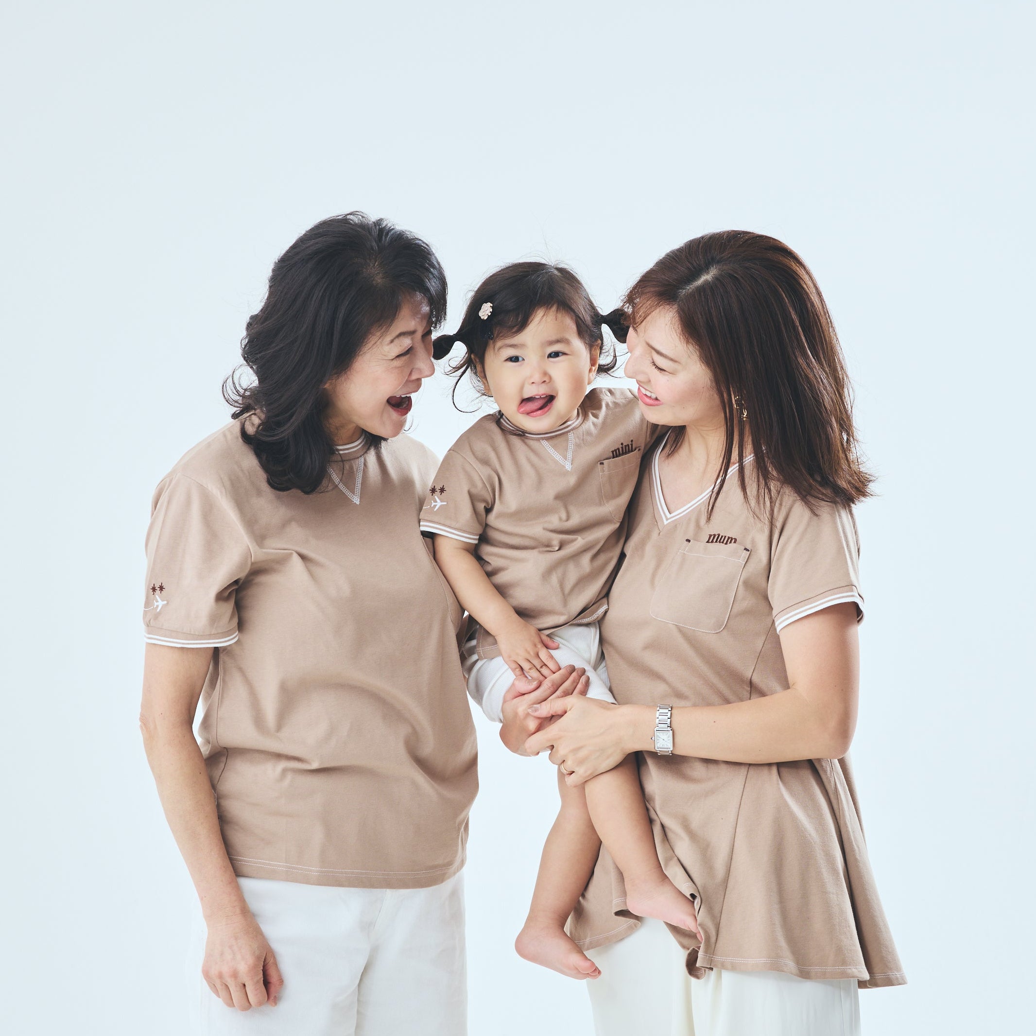 Trois(3) Family Embroidery T-shirts