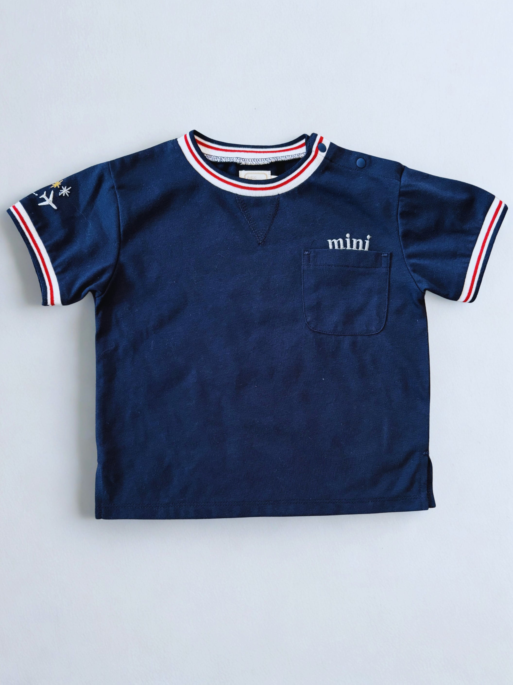 Trois(3) Family Embroidery T-shirts